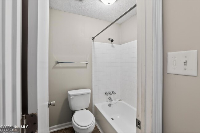 Building Photo - 3016 Mistletoe Ave