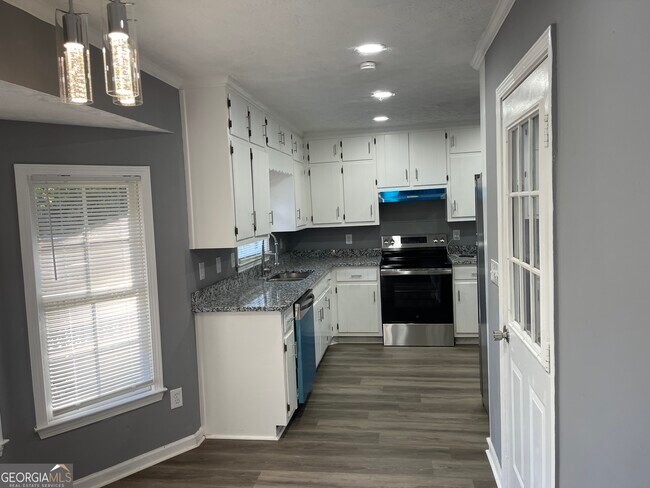 Building Photo - 505 Ironwood Ct SE