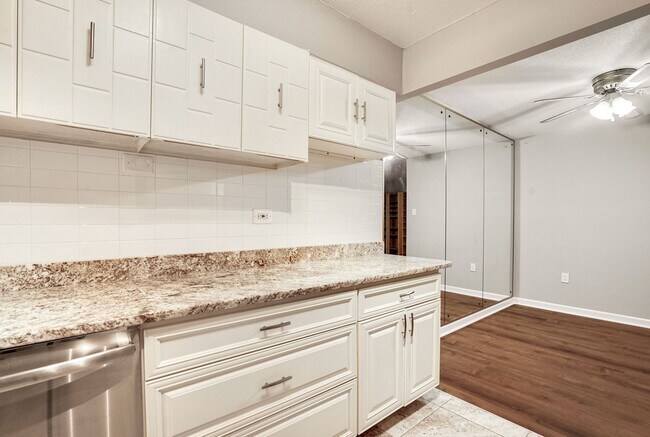 Building Photo - Available Now! 1 Bed / 1 Bath Condo in the...