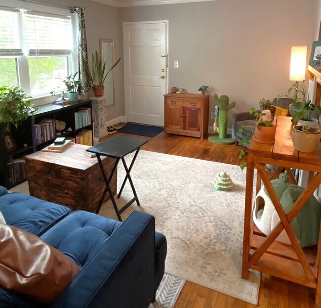 Building Photo - Renovated 1BR * Piedmont Park! ~ Steal of a Deal!