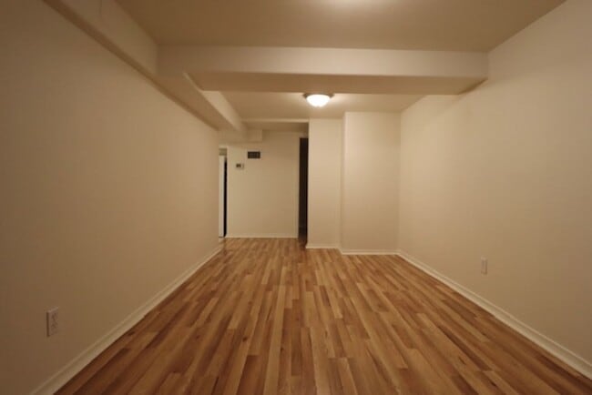 Building Photo - Ravenna Charmer!!’