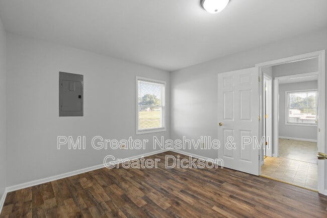 Building Photo - 8119 Vaughn Cir