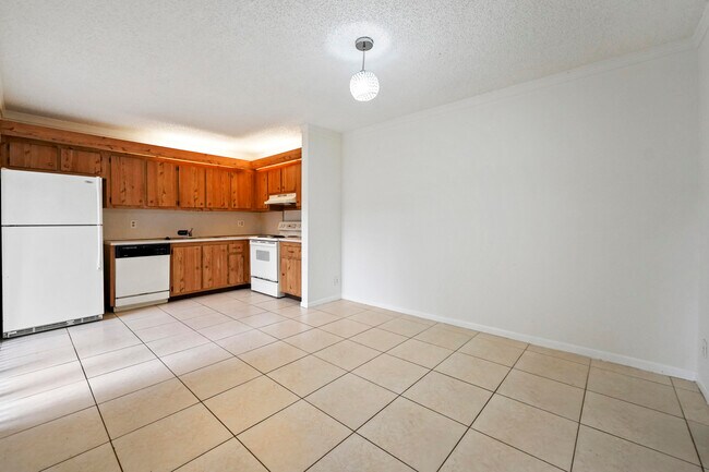 Building Photo - 262 Woodland Rd