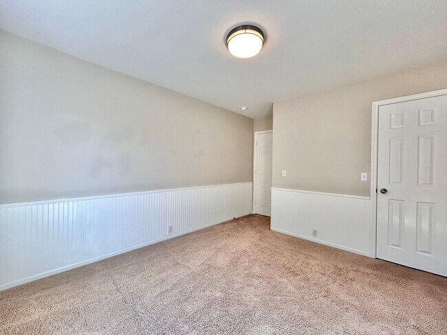 Building Photo - Beautiful 4-Bed Home with Open Floorplan, Game Room & Deck