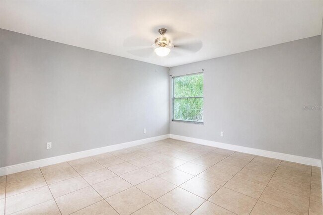 Building Photo - 2739 N Poinciana Blvd