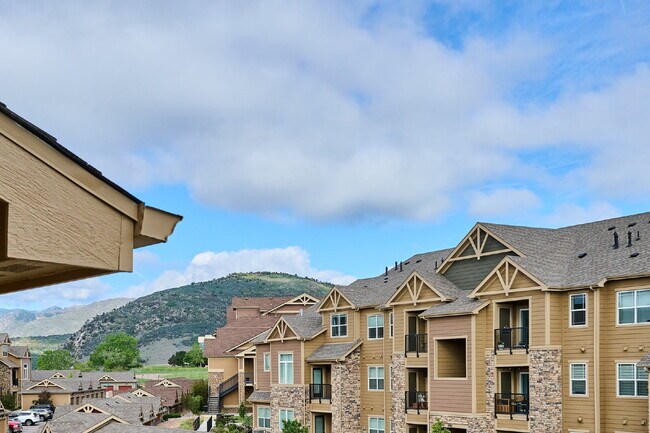 Building Photo - "Charming 2-Bed, 2-Bath Condo Retreat in Littleton - 870 Sq Ft of Cozy Elegance!"