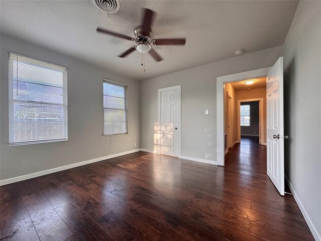 Building Photo - 504 N Thomason St