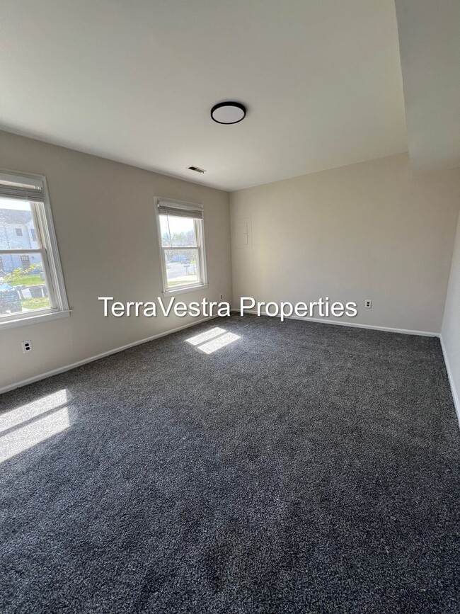 Building Photo - 23 Spar Dr