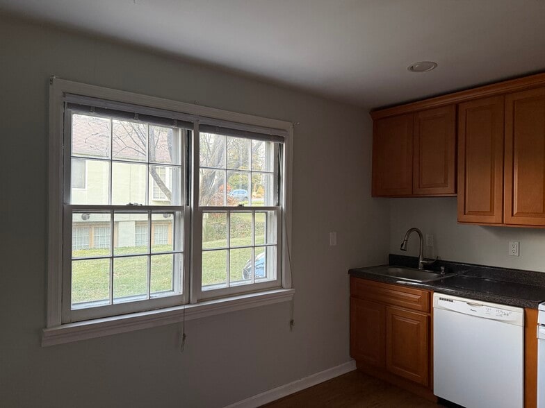 Building Photo - 170 Wilmot Rd