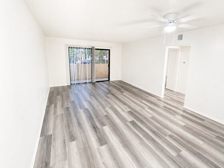 Building Photo - 15020 Burbank Blvd