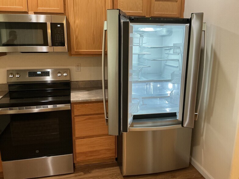 Building Photo - 3330 Apple Blossom Way