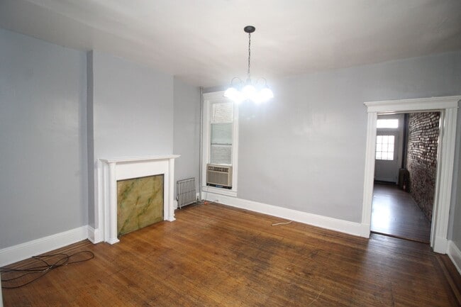 Building Photo - 2026/2027 JHU Off-campus Large 5bd/2.5ba home w/ Parking Spot! Available now