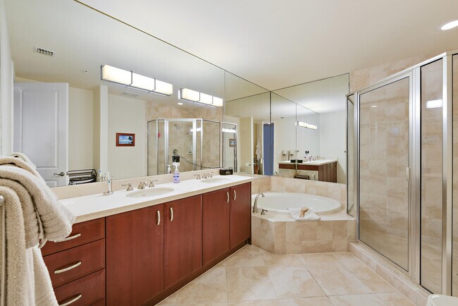 Building Photo - 403 S Sapodilla Ave