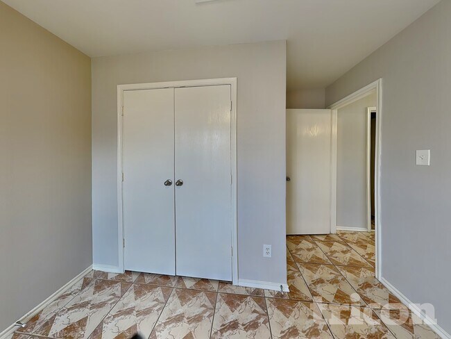 Building Photo - 7112 Avington Way