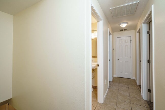 Building Photo - 4 Bedroom 2.5 Bath with Fenced Backyard in Camas School District