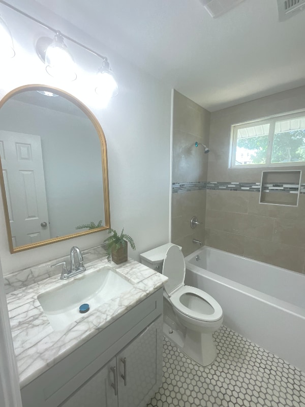 Building Photo - 1216 Hymelia Ave