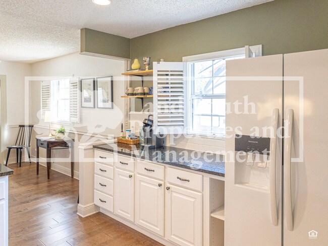 Building Photo - 327 Easton Dr