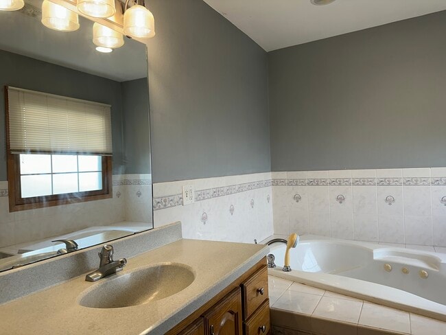 Building Photo - 6212 Strathmore Ln