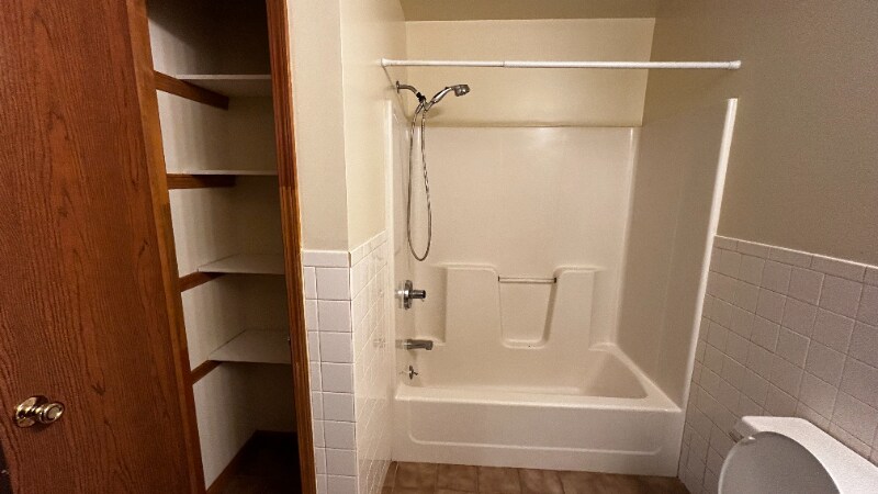 Building Photo - 916 Kings Rd