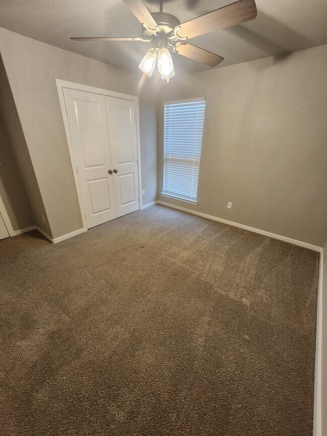 Building Photo - In Lone Star Trails! 3 bed 2 bath, 2 car garage