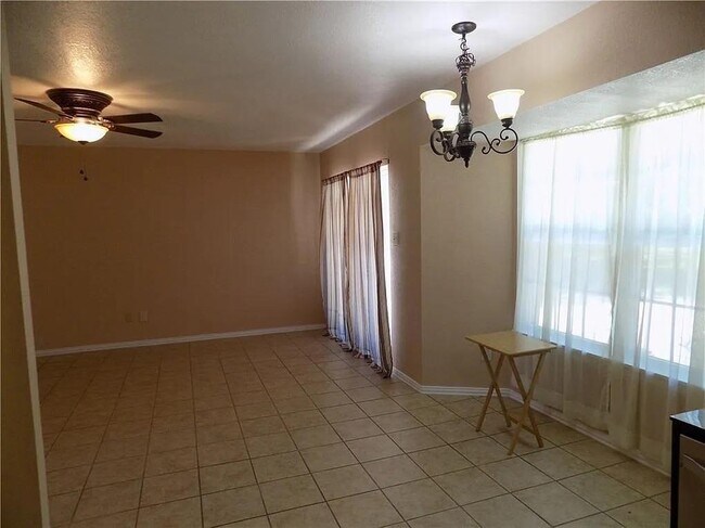 Building Photo - 8402 Leesburg Cir