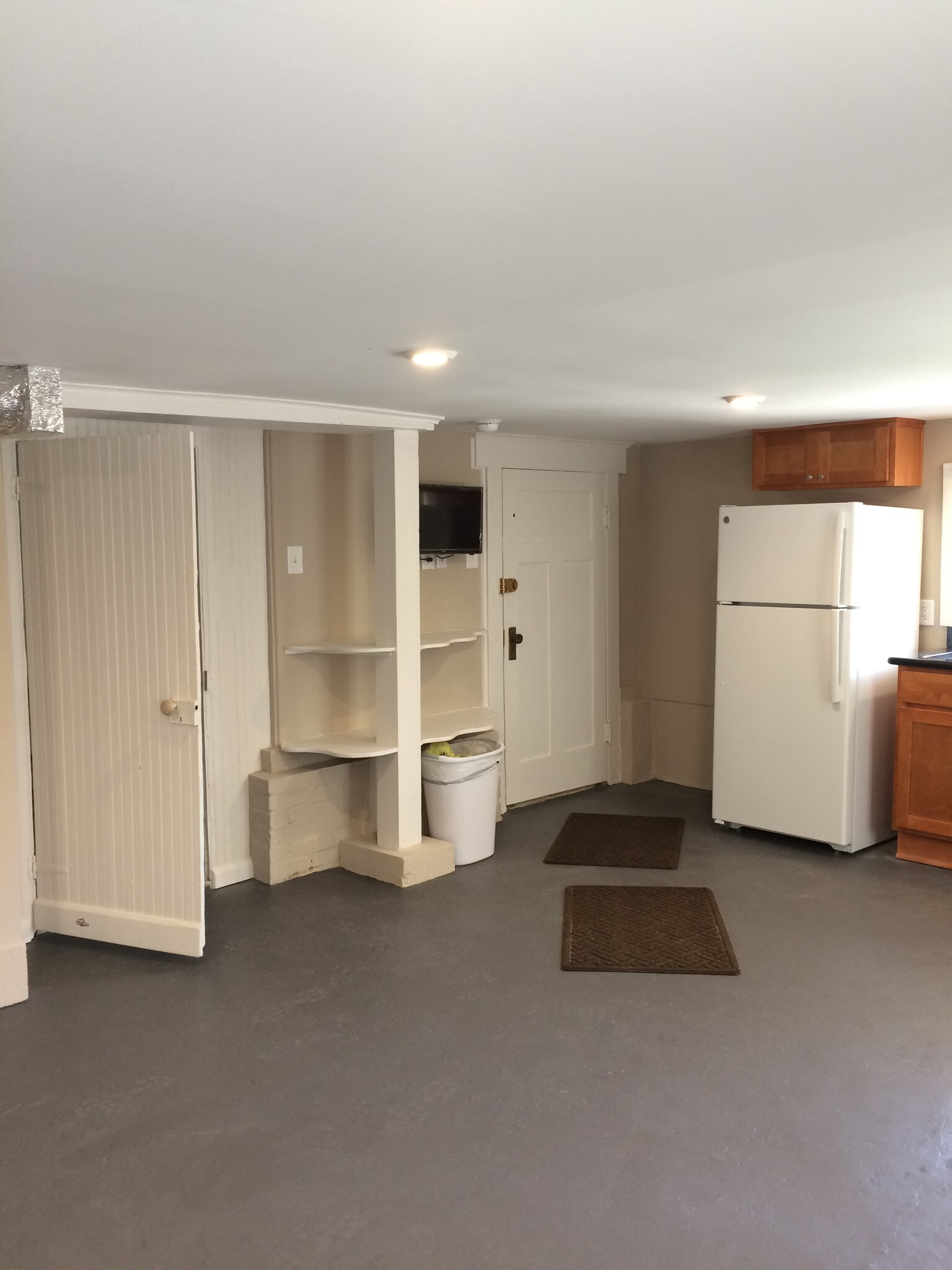 Kitchen and rear entry - 8329 Pritchard Pl