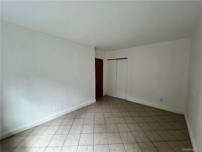 Building Photo - 790 Warburton Ave