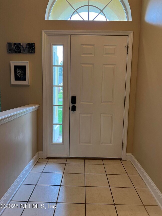 Building Photo - 1704 Tall Tree Dr E