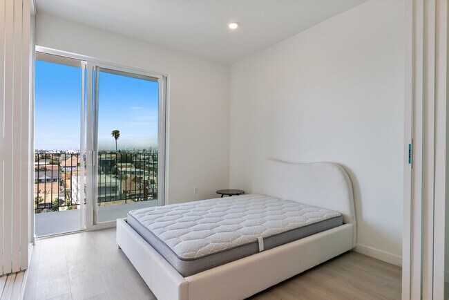 Building Photo - BRAND NEW CONSTRUCTION - Move-In Special 8...