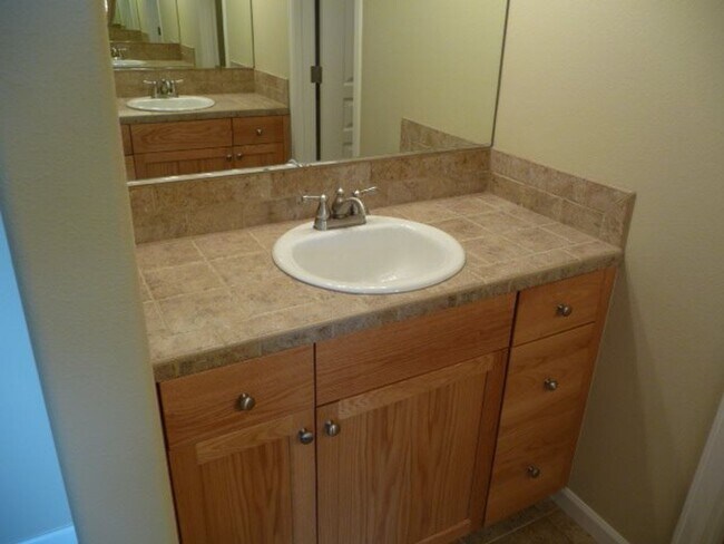 Building Photo - NW Bend 3 Bed/2.5 Bath Villa - Schaeffer D...