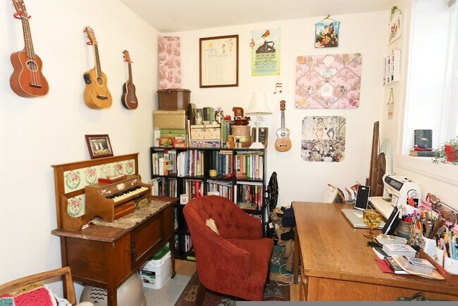 Building Photo - 2647 N Sacramento Ave