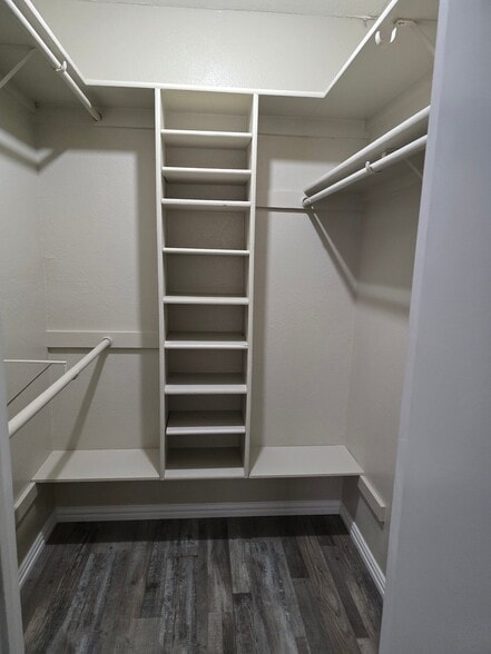 Building Photo - 735 Newport Dr