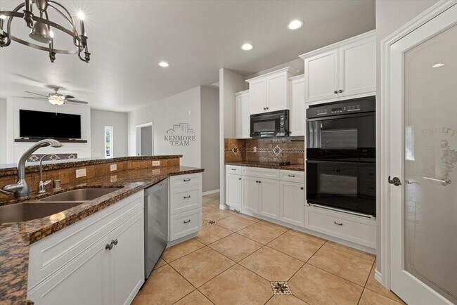 Building Photo - 79103 Canyon Meadows Dr
