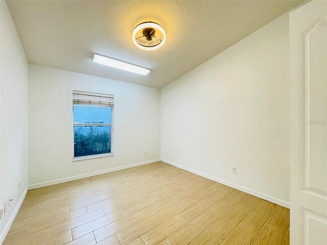 Building Photo - 2926 Daybreak Dr