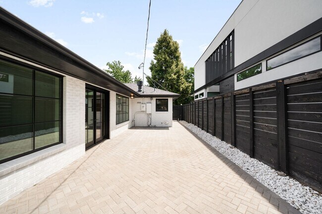 Building Photo - LUX 3BD, 2BA Belcaro Home with 2-Car Garage