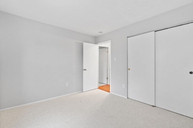 Building Photo - Open Concept and Renovated Top Level Condo. Close to BWI, Ft. Meade & NSA