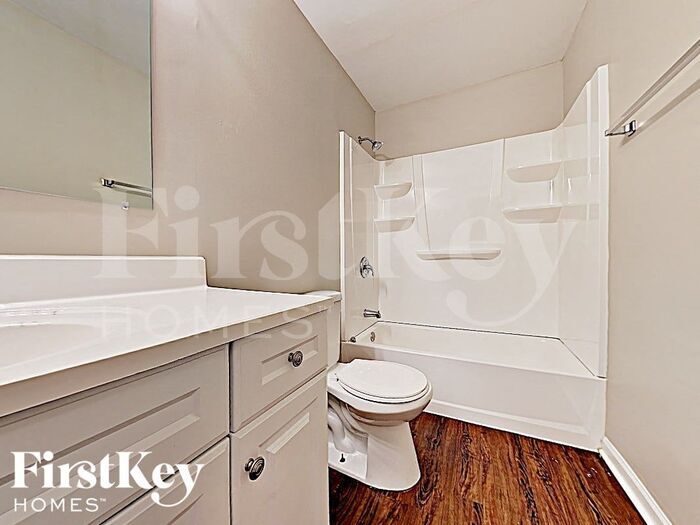 Building Photo - 707 Rose Ln