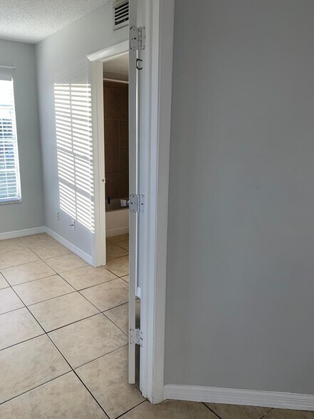 Building Photo - 124 Santa Clara Dr