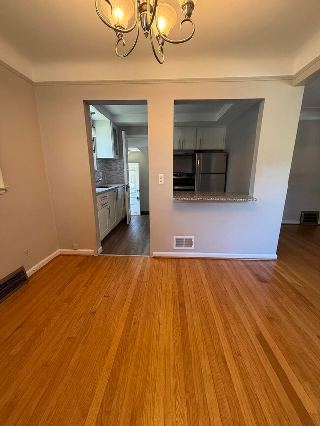 Building Photo - 1625 W Farnum Ave