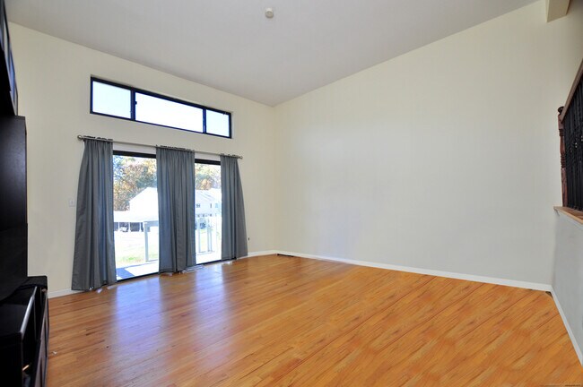 Building Photo - 305 Timber Ln
