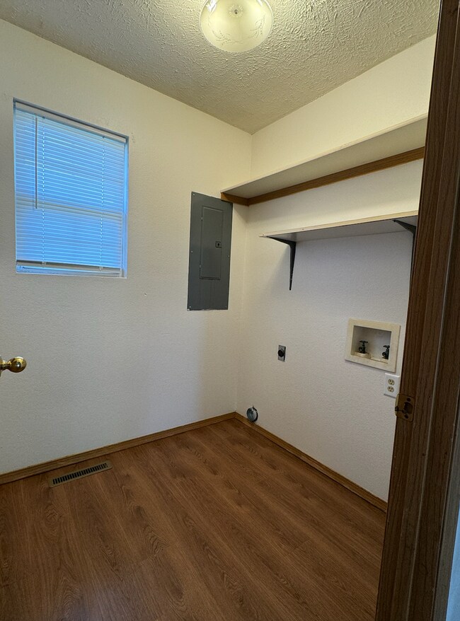 Building Photo - 128 W Terrace Ct