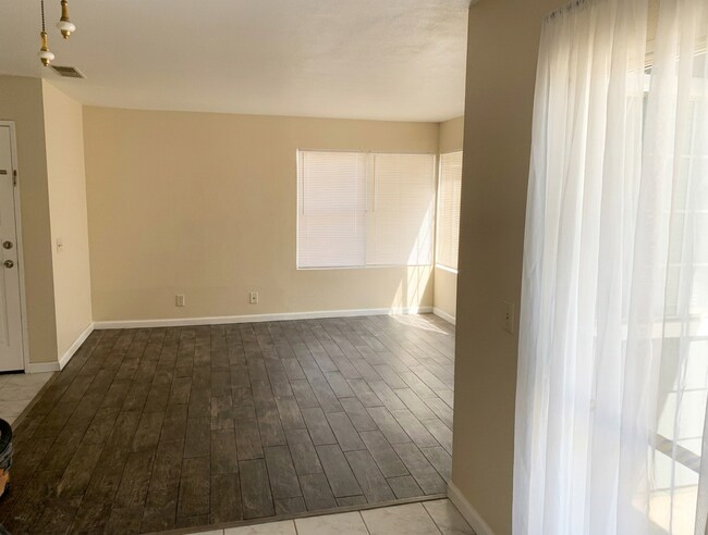 Building Photo - 2231 S Fern Ave