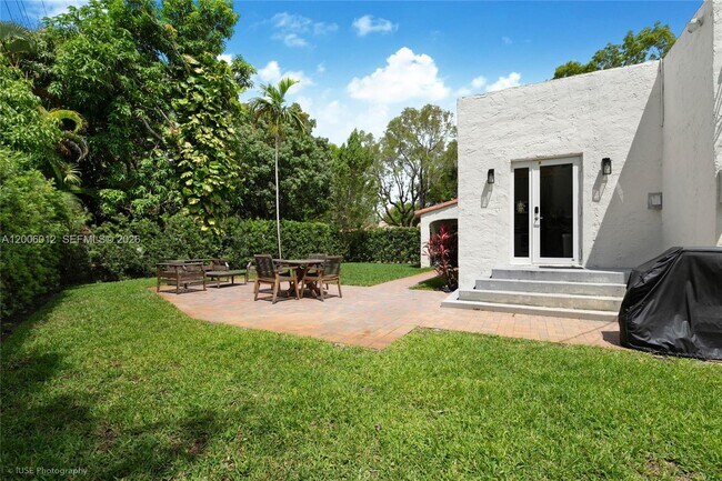 Building Photo - 720 Minorca Ave