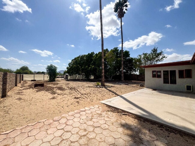 Building Photo - "Spacious 3-Bedroom Oasis in Yuma - 2,721 ...