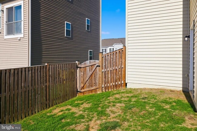 Building Photo - 38 Kirby Ct