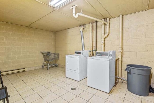 Building Photo - 16400 N Park Dr