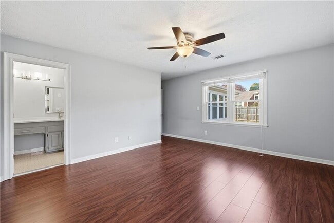 Building Photo - 4663 Calumet Cir NW