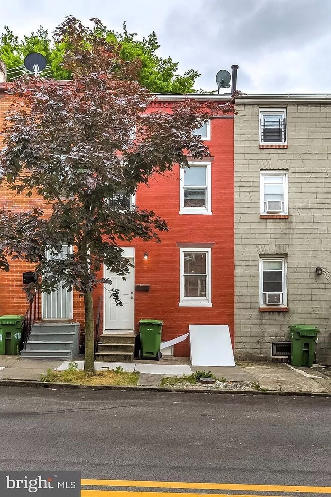 Building Photo - 915 W Lombard St