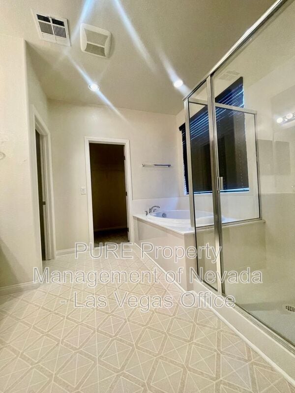 Building Photo - 117 Castle Course Ave