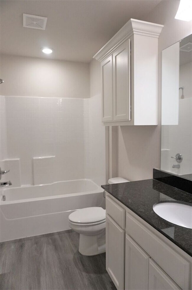 Building Photo - 3 Bed 2 Bath 2 Car Duplex in Chisholm Creek NW OKC